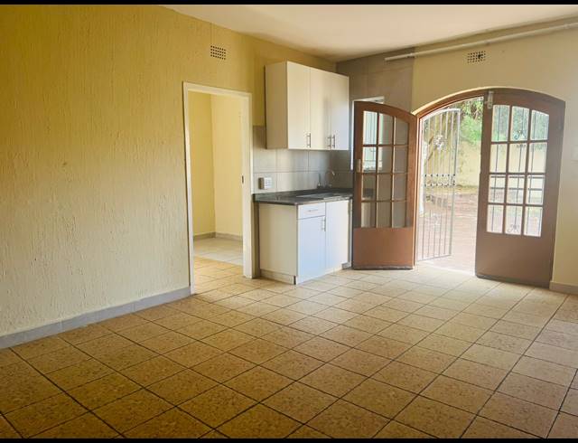 1 bed property to rent in SAVOY ESTATE